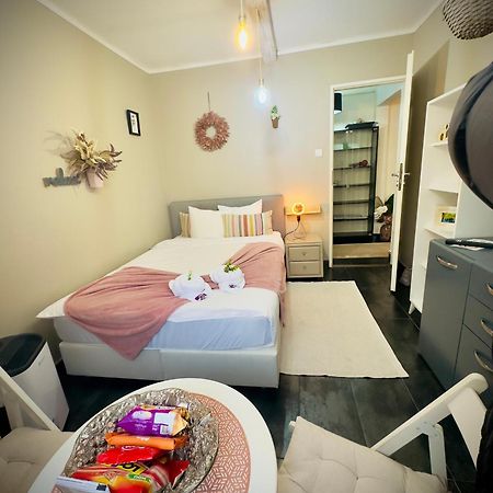 Private Place To Stay Self Check In-Nonstop- Netflix-Wifi Resita Buitenkant foto